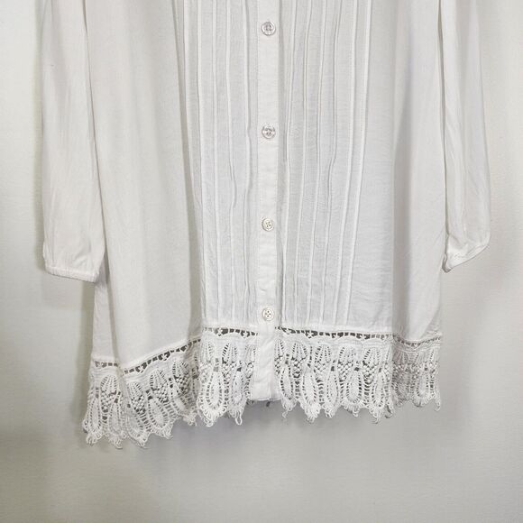 Chicos Top Women Size 1 Medium Button 3/4 Sleeve V Neck Pin Tucks Crochet Lace - Picture 5 of 12